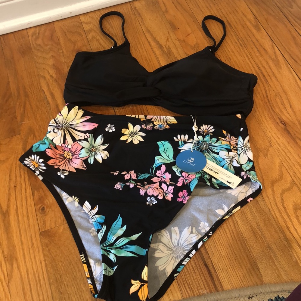Cupshe bikini, new with tags. Size Medium.